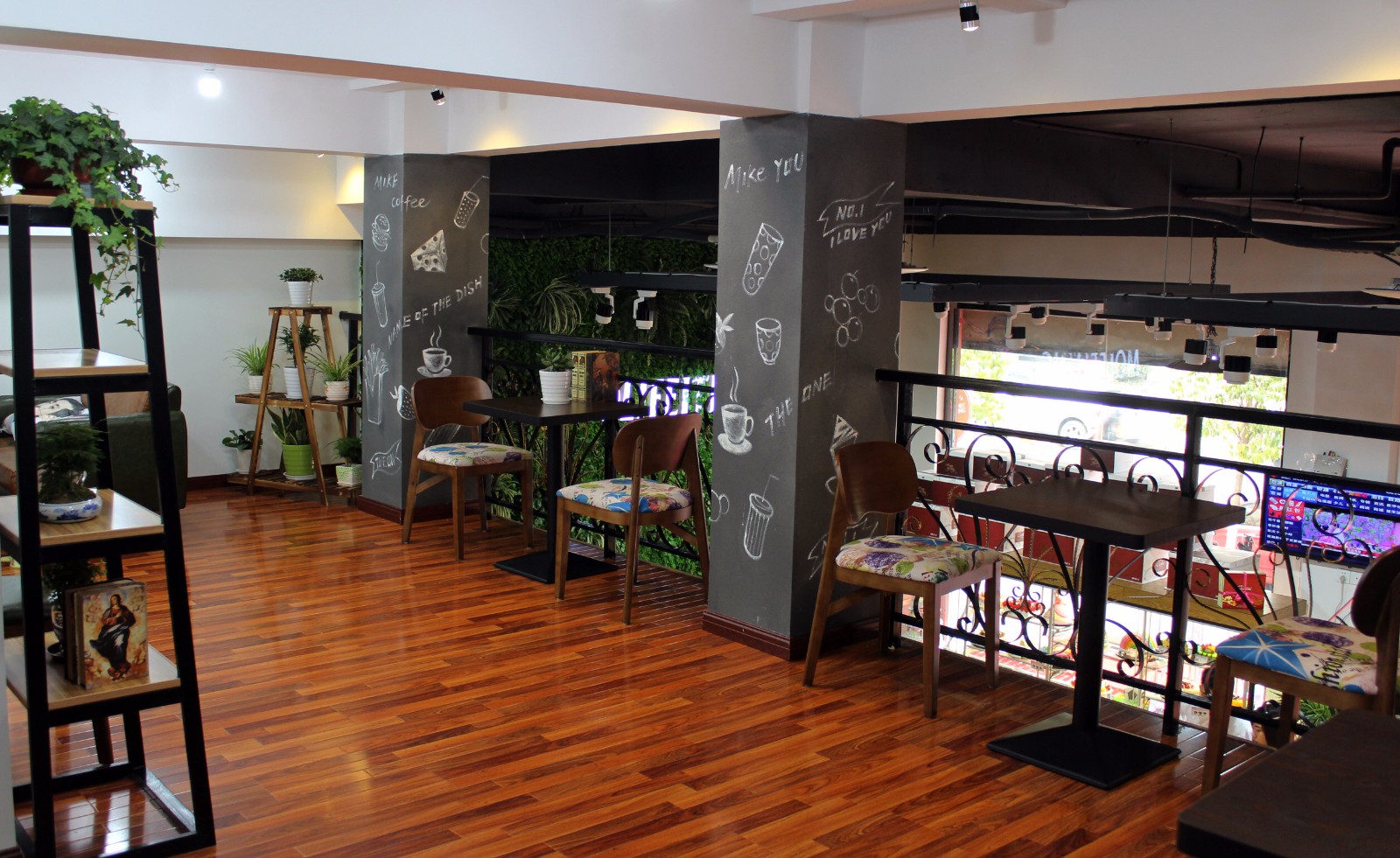 店鋪餐位區(qū)實(shí)景圖