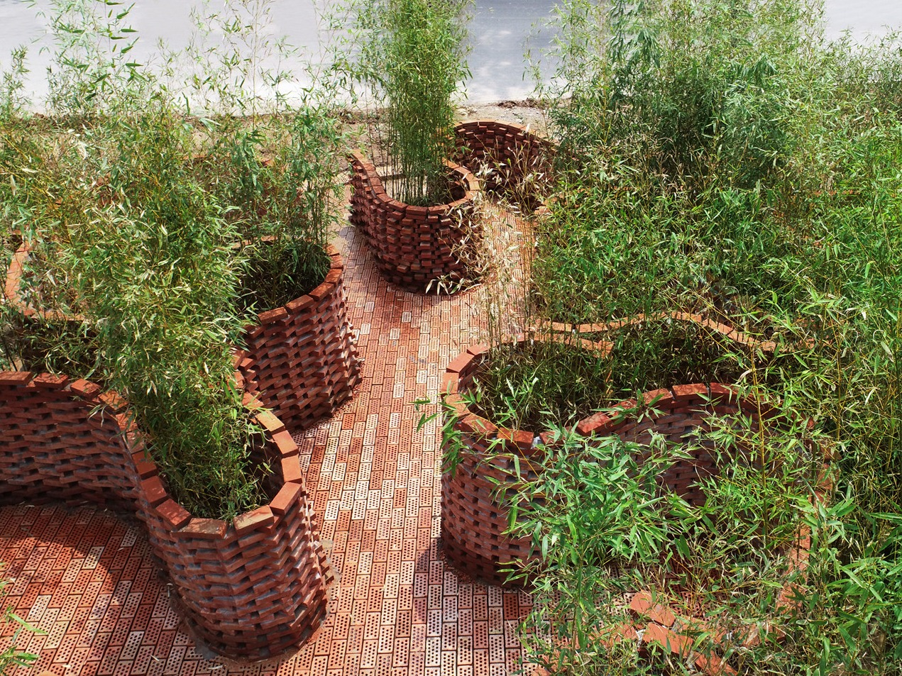 磚藝迷宮花園，世界上第一座“智能建造”的花園